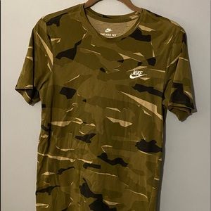 NIKE camo tee